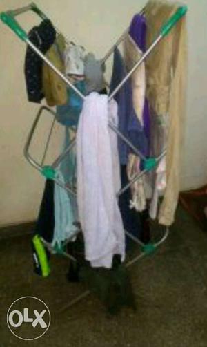 Clothes drying rack in vgood condition