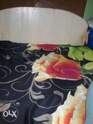 It is a waterproof wood bed size 6 by 4 any one