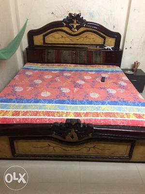 King Size Sagwan Designer Double Bed with Counter