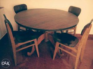 Round wooden dining table with 4 chair