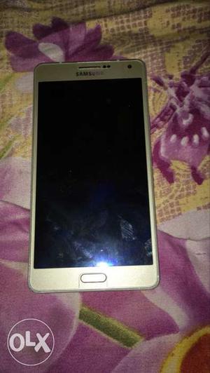 Samsung galaxy A7...only 4 month old...saath main
