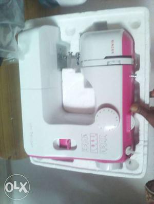 Singer zigzag light weight sewing machine with