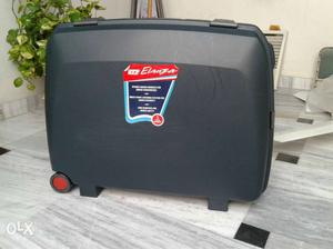 Vip suit case for sale in very good condition