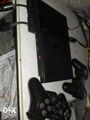 1 year old Ps2 with 2 free remotes and 2 memory