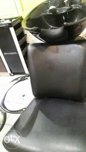 Black Shampoo Chair