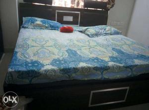 Full hydraulic bed with wardrobe, dressing table,