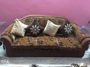 Sofa 3+2+2 with 10 fancy pillow covers and