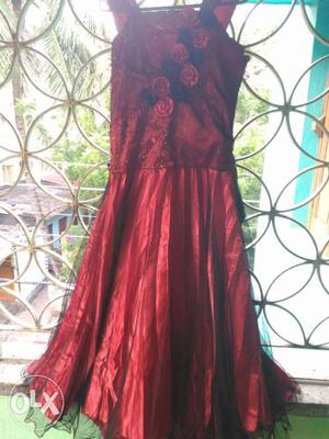 It is a beautiful gown for kids around 12 to 15