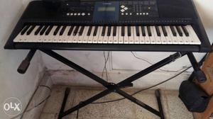 Yamaha PSR E 330 keyboard with Stand. 3 years