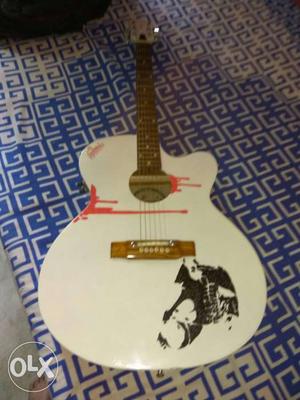 4months used very good condition guitar of