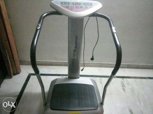 Body shaker fitness machine by deemark