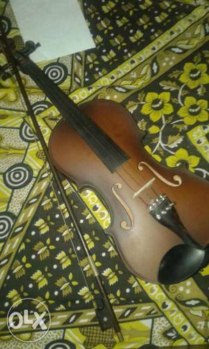 Brown Violin With Bow