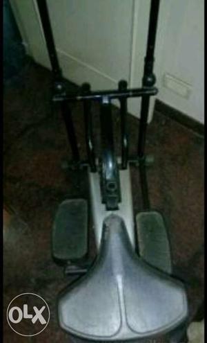 Excercise paddle cycle. The handle bar has 2