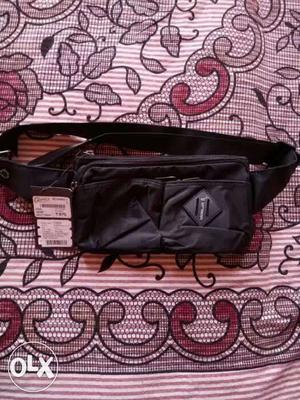 I won't to sale waist pouch cropp branded new