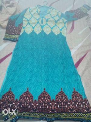 Its a Pakistani kurti,with embroidery,its XL