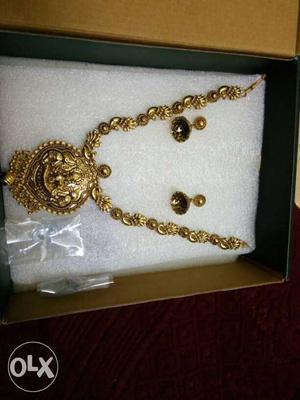New Zaveri Pearl necklace set