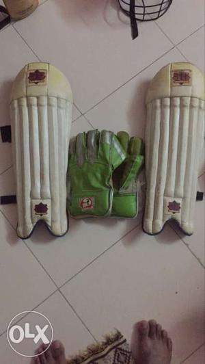 SS wicket keeping pads and SG wicket keeping