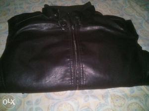 Un used M size leather jacket berry compatible