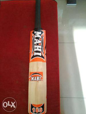 Unused kids cricket bat suitable for 4 to 14