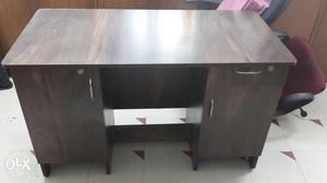7 Office tables to sell /- each
