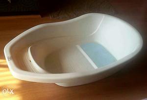 Bathing tub for babies suitable for birth to 9