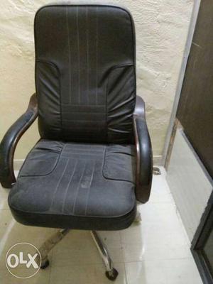 Black Padded Rolling Office Chair