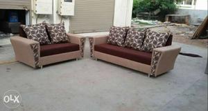 Brown Couch With 5 Throw Pillows