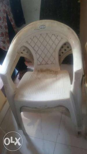 I want to sell 5 solid plastic chair