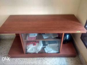 Zuari TV table in very good condition