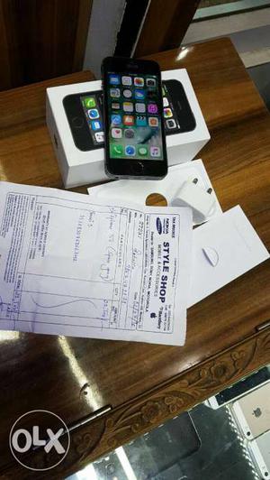 16gb iPhone 5s under Indian warranty till July'