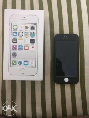 6months old iPhone 5S in good condition with box