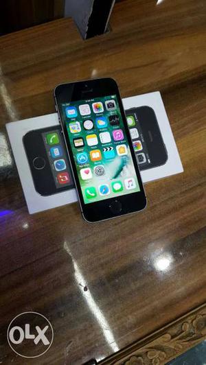 Apple iphone 5s 16gb in superb condition with all