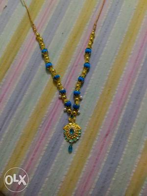 Beaded Gold And Blue Round Pendant Necklace