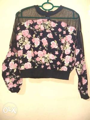 Beautiful floral light weight top for perfect
