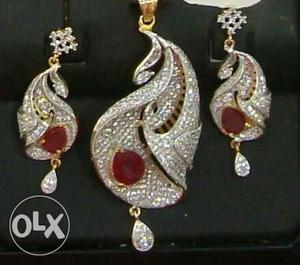 Designer Setting Diamond Pendal Set