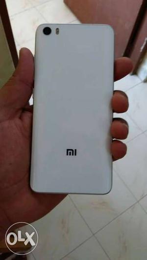 I want to sale my mi5 mobile phone with charger.