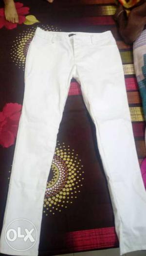 Ladies new white trouser.. 32size
