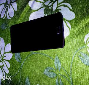 Lenovo vibe p1 the phone is scrachless and in