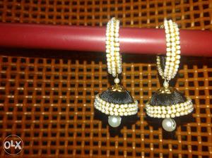Pair Of White-black Beaded Jumkha Earrings
