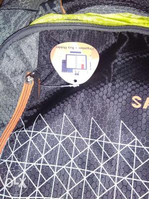 Safari new bag tag laga hua bhi hai with