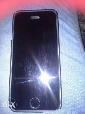 Apple iphone 5s excellent condition.. 6mnths old