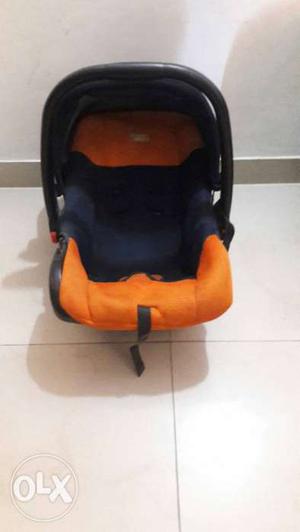 Baby car seat for kids from 0 months to 1 year.