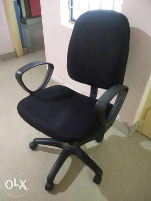 Black colored office chair with proper arm rest