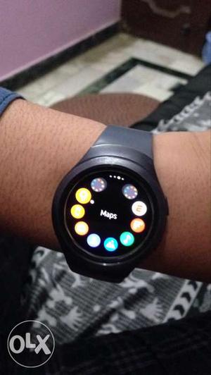 Gear s2 very very good condition (with box and