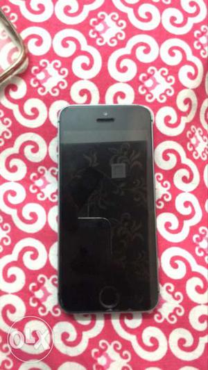 IPhone 5s 1 years old and in new condition
