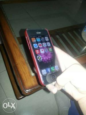 Iphone 5 black -16gb greqt condition with red