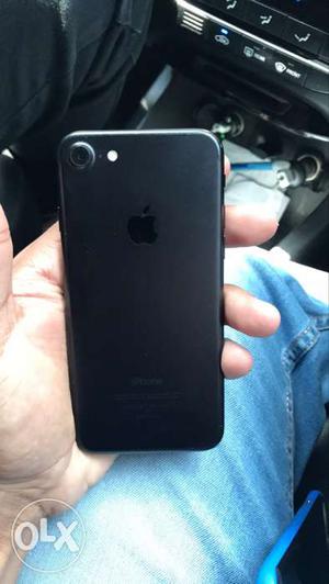 Iphone 7 32gb Matte black colour 4 month old 8