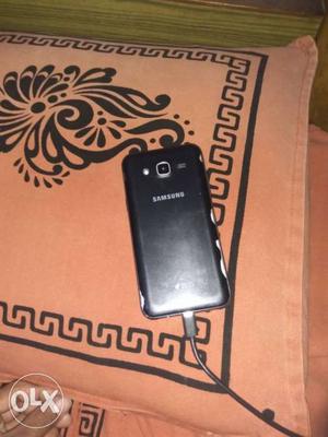 Samsung j5 4g black colour back panel damage but