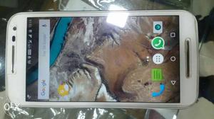 Scratchless phone moto g% condition with