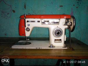 Usha flora sewing machine good condition.